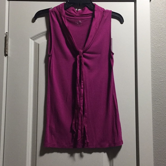 Loft fuschia colored tank size XS. Cute front tie - Picture 1 of 3